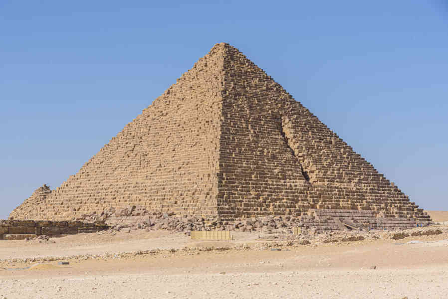 Egipto 023 - necrópolis de El Giza - pirámide de Micerinos.jpg
